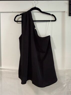 Tyche One-Shoulder Black Top